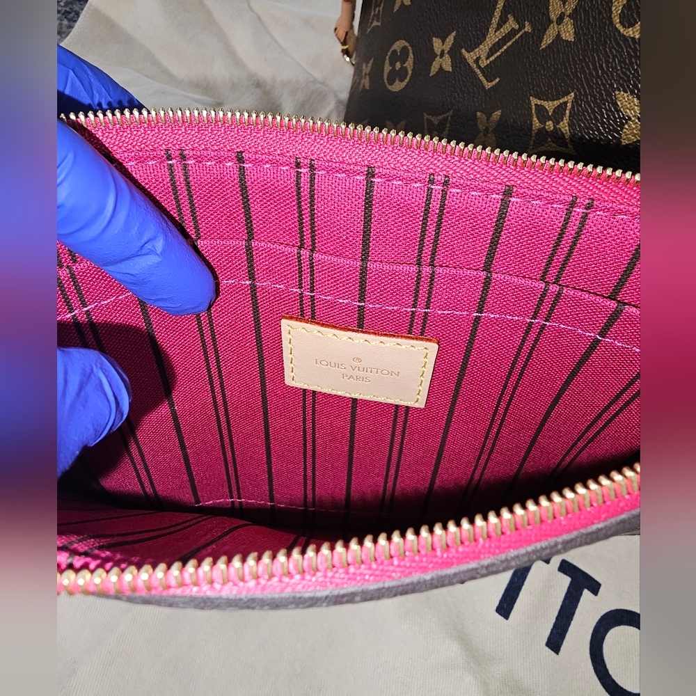 Louis Vuitton Pochette - Picture 8 of 8
